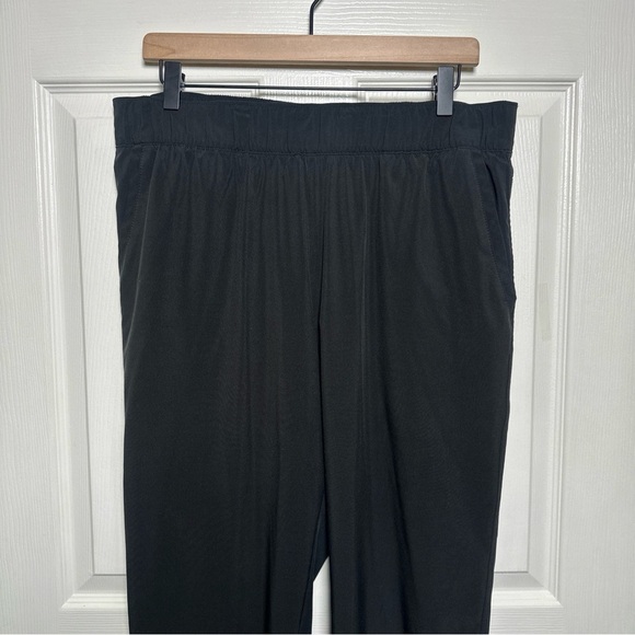 T by Talbots Black Capri Pants Relaxed Fit - Picture 3 of 12